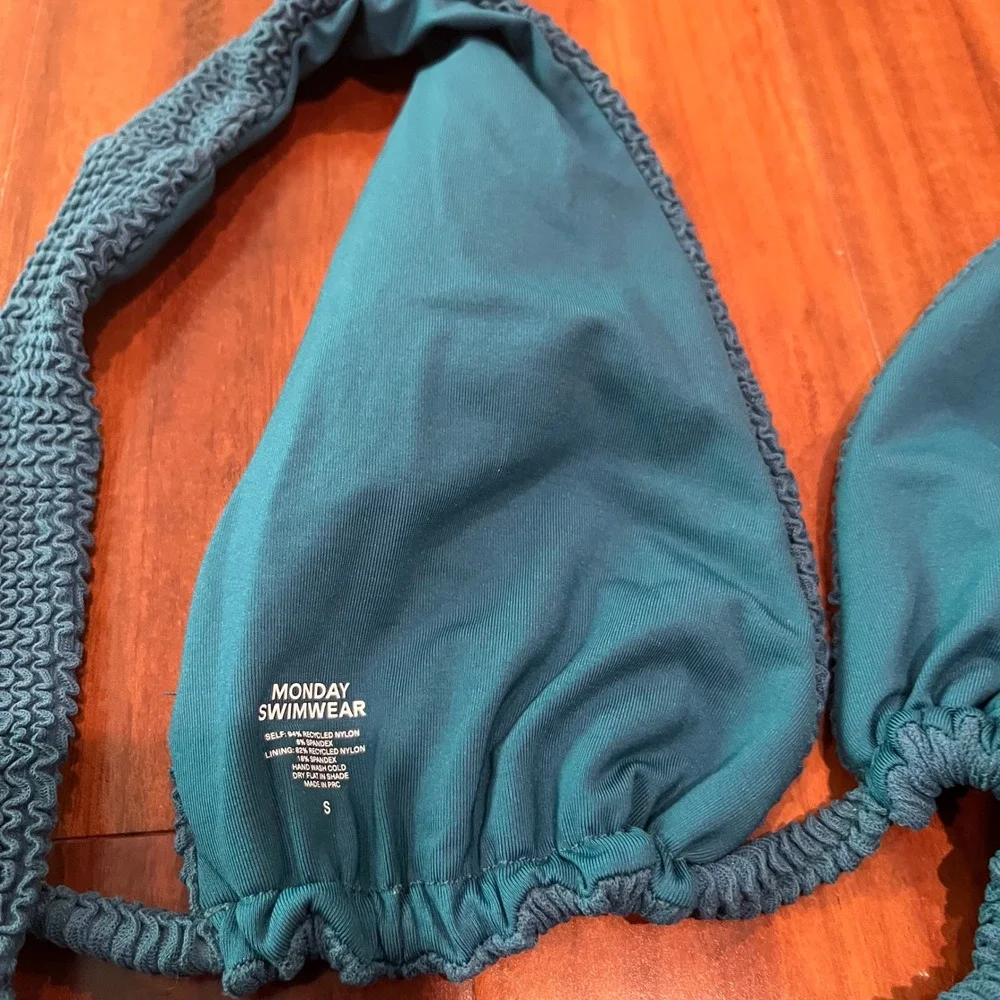 Monday Swim Bikini Top Palm Springs Ocean Green Crinkle Teal Triangle New Small